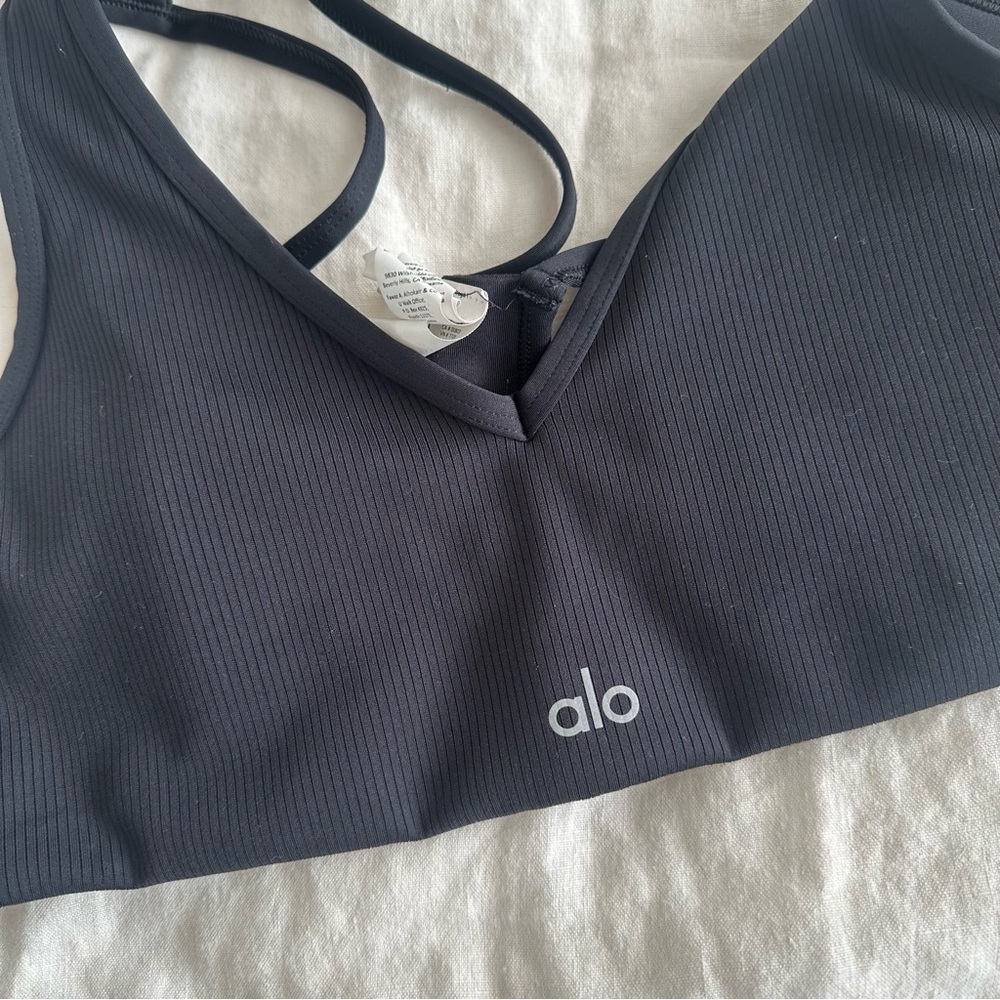 ALO Yoga Airlift Ribbed Jump Start V-Neck Bra - Picture 6 of 6